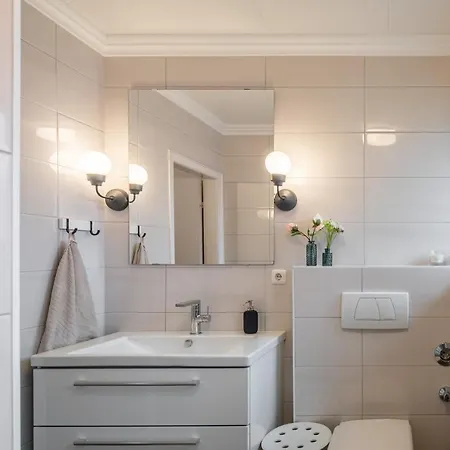 Vivid - Stylisches Mit Balkon - Parken - Nahe Weser-ems-hallen Und Ewe-arena Apartment *
