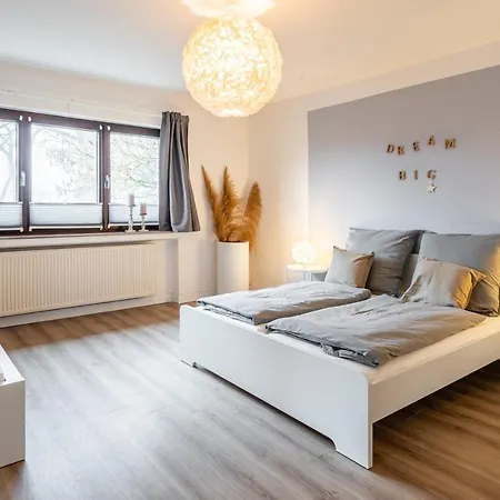 Vivid - Stylisches Mit Balkon - Parken - Nahe Weser-ems-hallen Und Ewe-arena