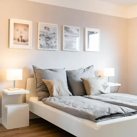Vivid - Stylisches Mit Balkon - Parken - Nahe Weser-ems-hallen Und Ewe-arena *